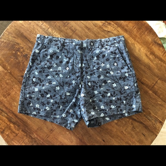 GAP Pants - GAP Tailored Short - Size 2